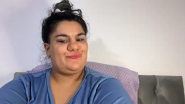 YoungCurvyLeah online show from 08/04/26, 05:37