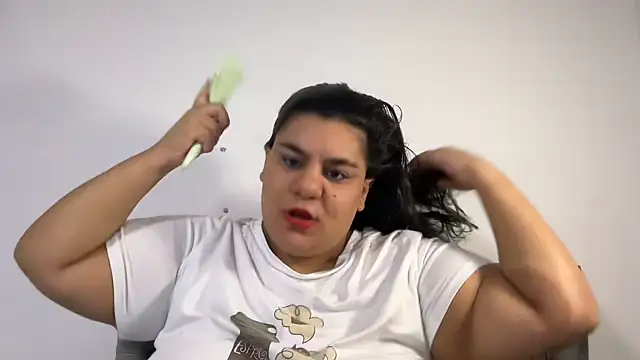 YoungCurvyLeah online show from 08/07/26, 06:43