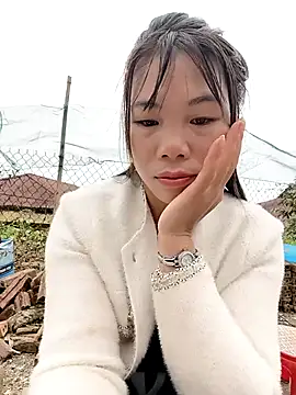 Snapshot of Zinka2 chatting on 12/04/25, 01:59 Zinka2 online show from 12/04/25, 01:59