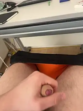 hannes256102 online show from 03/28/26, 11:54