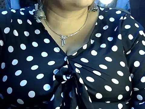 Snapshot of Soniya_Sha chatting on 07/06/26, 03:03 Soniya Sha online show from 07/06/26, 03:03