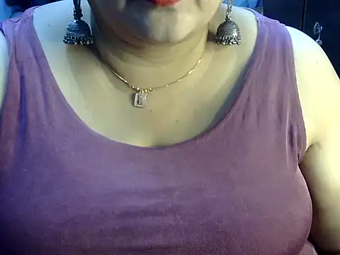 Snapshot of Soniya_Sha chatting on 07/28/26, 01:43 Soniya Sha online show from 07/28/26, 01:43