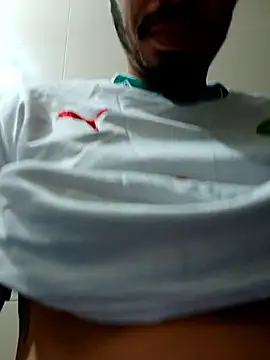 Snapshot of BR4v9andr chatting on 12/04/25, 06:12 BR4v9andr online show from 12/04/25, 06:12