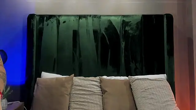 TaniaRedd  online show from 02/27/26, 01:00