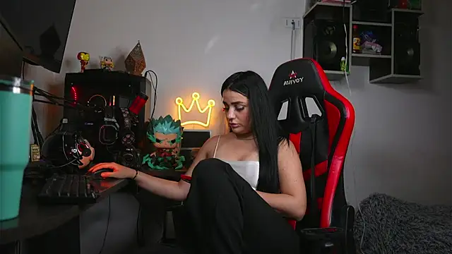 Juliethassmith3 online show from 01/12/26, 03:34