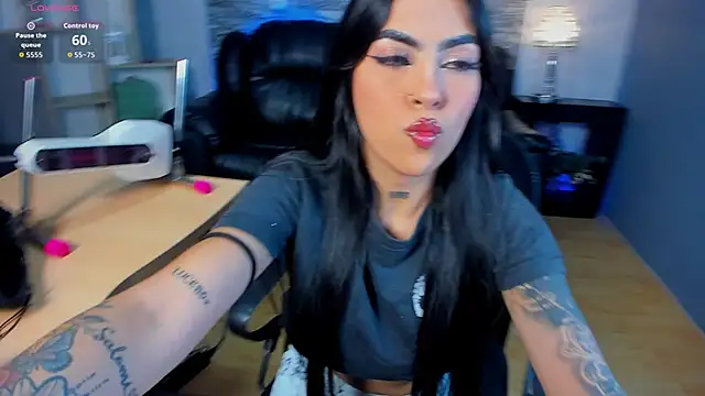 Snapshot of _hanna_miller__ chatting on 02/27/26, 08:42 hanna miller online show from 02/27/26, 08:42