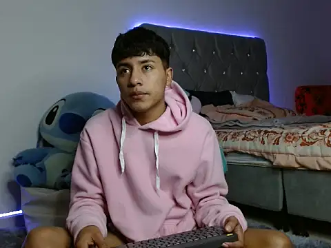 Sebas Ross04 online show from 12/14/25, 06:52