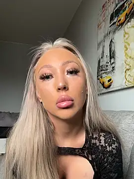 Snapshot of Sannababyy chatting on 03/25/26, 01:39 Sannababyy online show from 03/25/26, 01:39