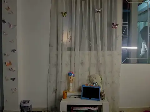 Snapshot of perla-thomson chatting on 12/03/25, 11:25 perla-thomson online show from 12/03/25, 11:25