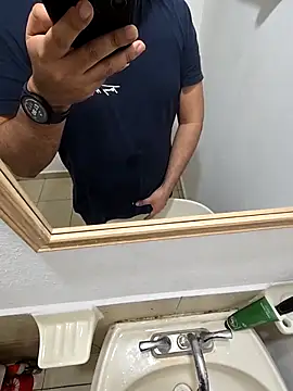 CharlyyX online show from 12/04/25, 02:10