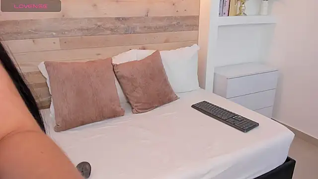 orihime bunny online show from 12/18/25, 12:33