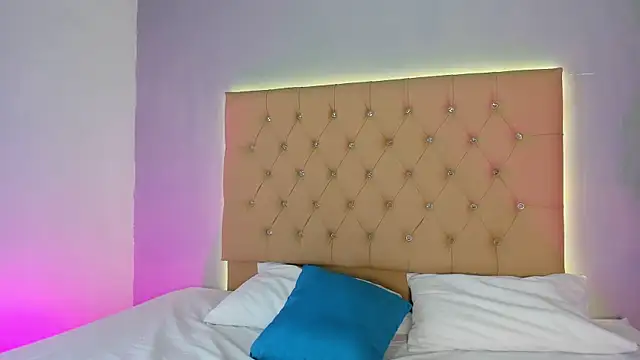 EmmaLawrence  online show from 01/11/26, 08:03