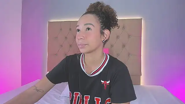 EmmaLawrence  online show from 02/04/26, 07:53