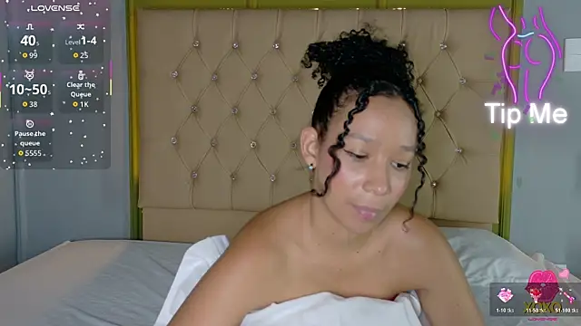 Snapshot of EmmaLawrence_ chatting on 07/05/26, 04:19 EmmaLawrence online show from 07/05/26, 04:19