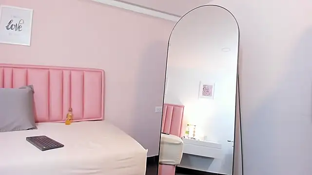 mariana pregnant  online show from 12/05/25, 04:10