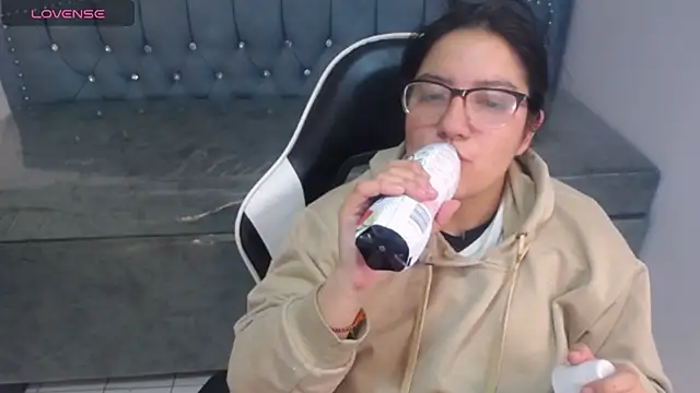 eva smit t online show from 04/18/26, 02:48