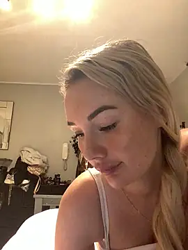 Snapshot of xxxsophxxx21 chatting on 12/04/25, 06:27 xxxsophxxx21 online show from 12/04/25, 06:27