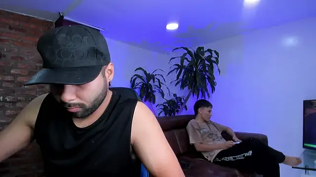 HotThreesoome online show from 12/19/25, 01:18