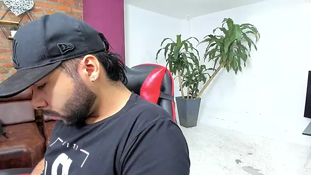 HotThreesoome online show from 01/17/26, 01:05