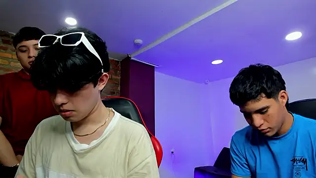 HotThreesoome online show from 03/10/26, 12:21