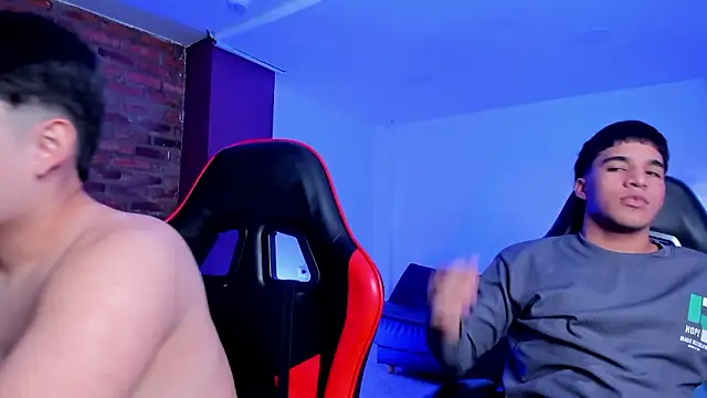 HotThreesoome online show from 03/11/26, 12:22