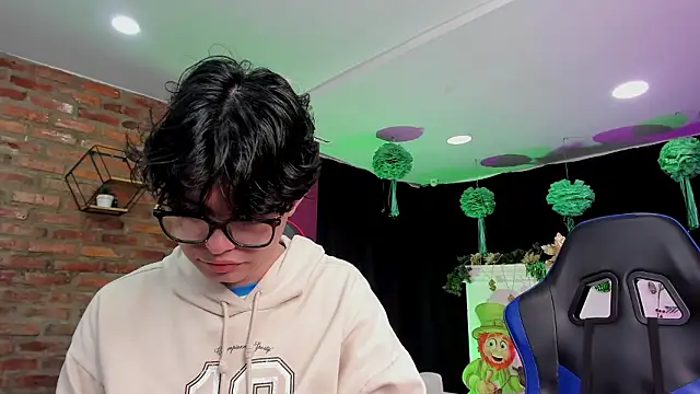 HotThreesoome online show from 03/20/26, 12:32