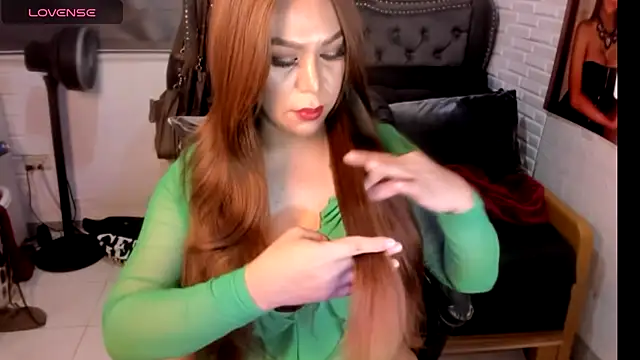 Snapshot of UrVirtualLover chatting on 10/18/25, 10:38 UrVirtualLover online show from 10/18/25, 10:38