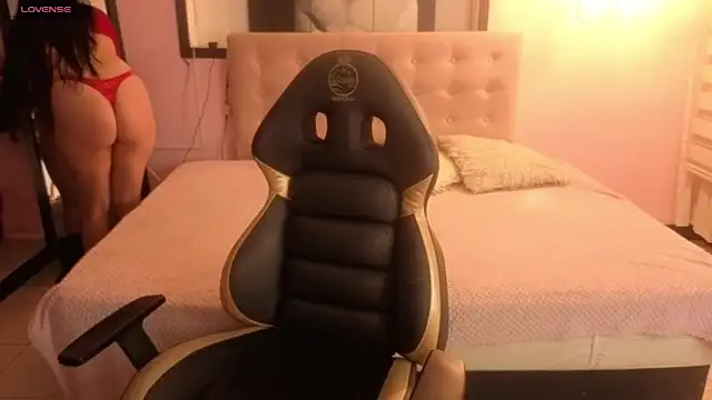 Sara valderrama  online show from 04/03/26, 01:20