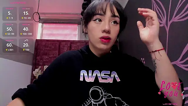 Kiara Fox   online show from 03/27/26, 08:30