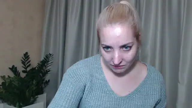 Snapshot of sweetpussy chatting on 01/10/25, 10:25 sweetpussy online show from 01/10/25, 10:25
