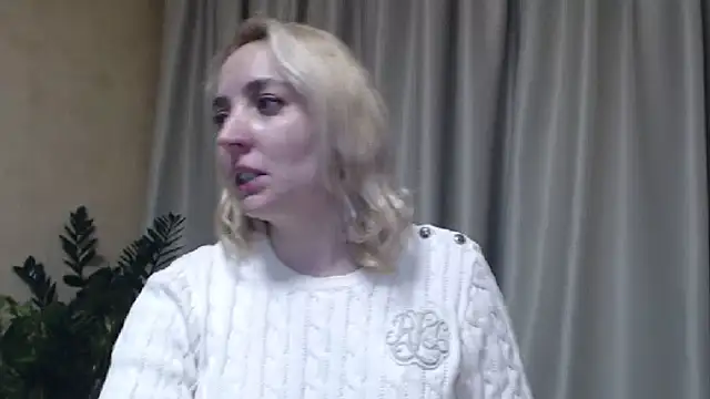 Snapshot of sweetpussy chatting on 01/21/25, 06:02 sweetpussy online show from 01/21/25, 06:02