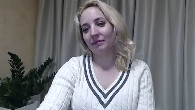 Snapshot of sweetpussy chatting on 02/23/25, 04:13 sweetpussy online show from 02/23/25, 04:13