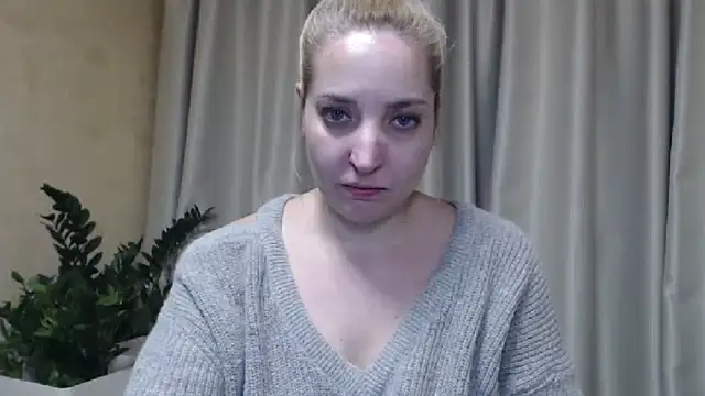 Snapshot of sweetpussy chatting on 03/01/25, 07:04 sweetpussy online show from 03/01/25, 07:04