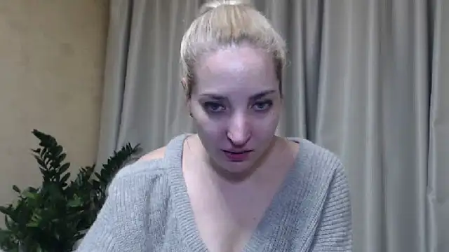Snapshot of sweetpussy chatting on 03/01/25, 10:10 sweetpussy online show from 03/01/25, 10:10