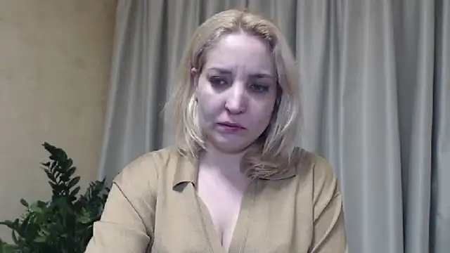 Snapshot of sweetpussy chatting on 03/08/25, 06:05 sweetpussy online show from 03/08/25, 06:05