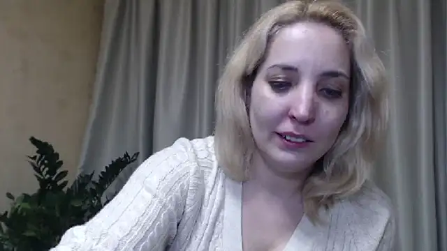 Snapshot of sweetpussy chatting on 03/15/25, 02:55 sweetpussy online show from 03/15/25, 02:55