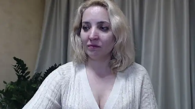 Snapshot of sweetpussy chatting on 03/15/25, 05:59 sweetpussy online show from 03/15/25, 05:59