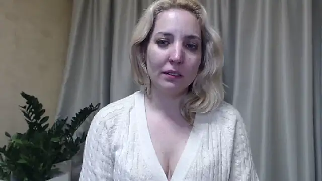 Snapshot of sweetpussy chatting on 03/15/25, 09:05 sweetpussy online show from 03/15/25, 09:05