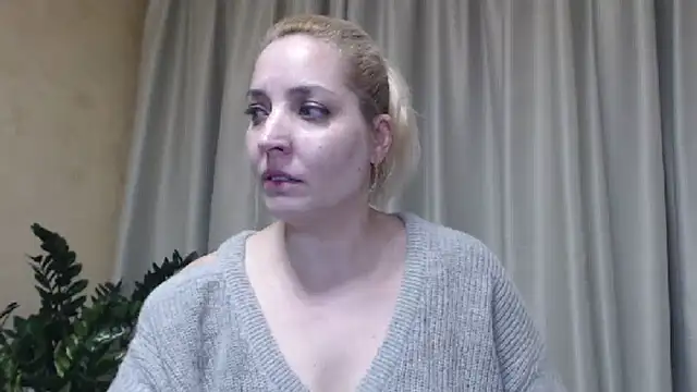 Snapshot of sweetpussy chatting on 03/19/25, 03:29 sweetpussy online show from 03/19/25, 03:29