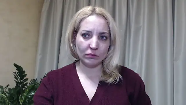 Snapshot of sweetpussy chatting on 03/21/25, 06:18 sweetpussy online show from 03/21/25, 06:18