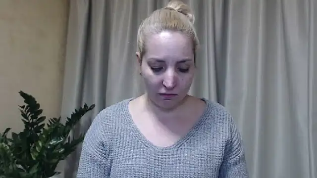 Snapshot of sweetpussy chatting on 03/22/25, 06:25 sweetpussy online show from 03/22/25, 06:25
