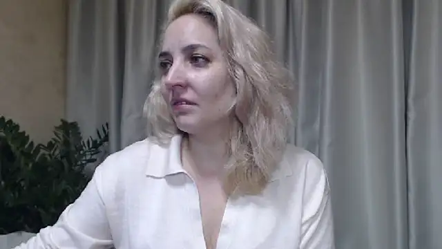 Snapshot of sweetpussy chatting on 09/30/25, 02:33 sweetpussy online show from 09/30/25, 02:33