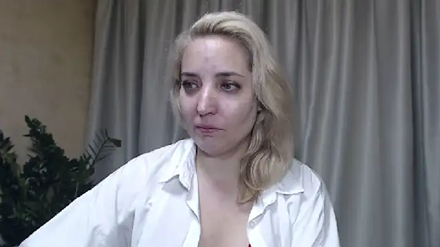 Snapshot of sweetpussy chatting on 10/09/25, 02:15 sweetpussy online show from 10/09/25, 02:15