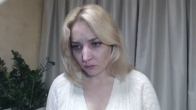 Snapshot of sweetpussy chatting on 10/14/25, 03:57 sweetpussy online show from 10/14/25, 03:57