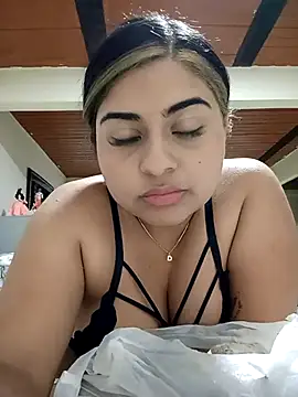 MariaPaula22  online show from 12/22/25, 08:00