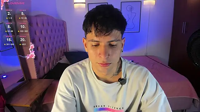 vaalentiino online show from 03/30/26, 06:42