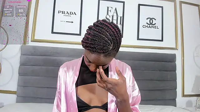 Snapshot of Ririblonde1 chatting on 12/21/25, 12:34 Ririblonde1 online show from 12/21/25, 12:34