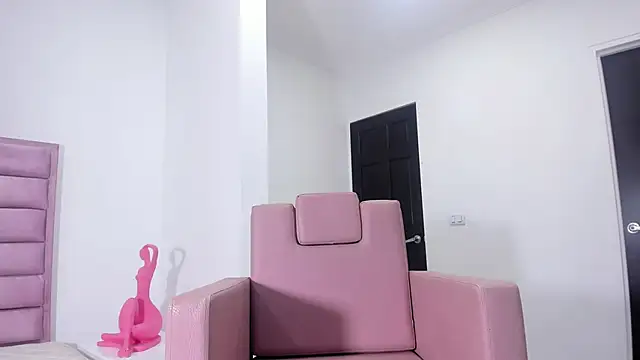 Snapshot of Ririblonde1 chatting on 02/14/26, 12:02 Ririblonde1 online show from 02/14/26, 12:02