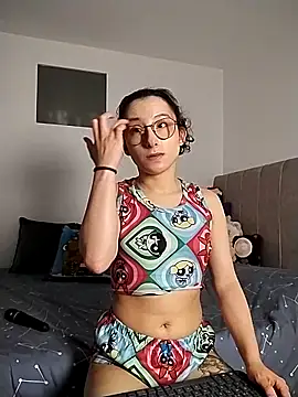 Snapshot of little__ammy chatting on 12/21/25, 03:13 little ammy online show from 12/21/25, 03:13