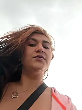 Snapshot of Magenta_Moon chatting on 01/10/26, 10:14 Magenta Moon online show from 01/10/26, 10:14